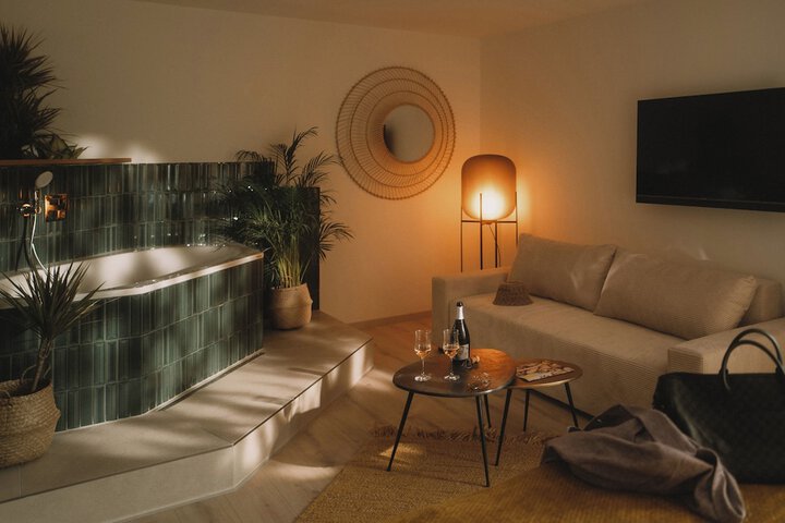 Room 15 of 106