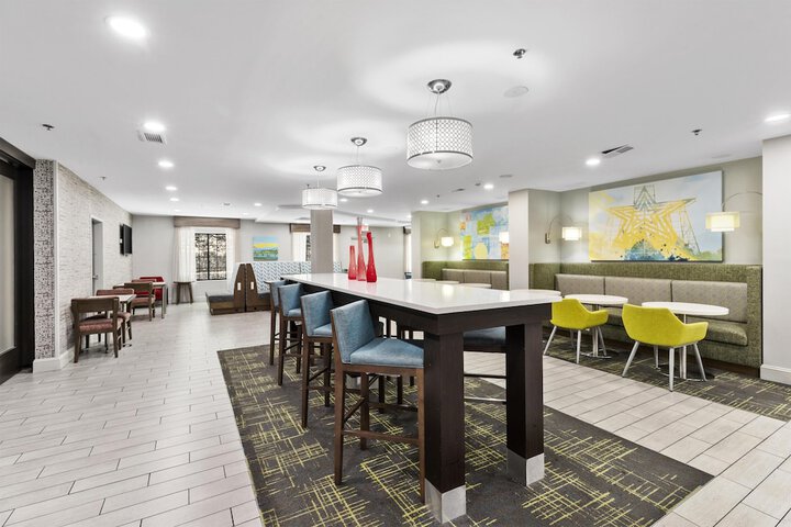 Entrance & Lobby