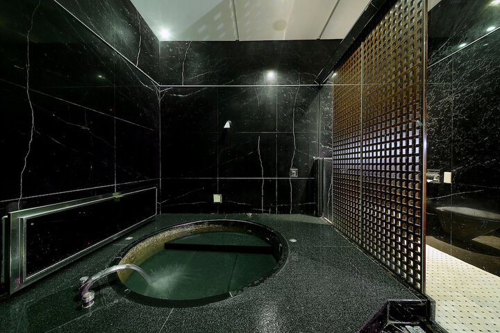 Room 21 of 40