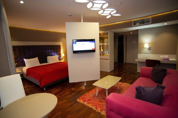 Room 59 of 253