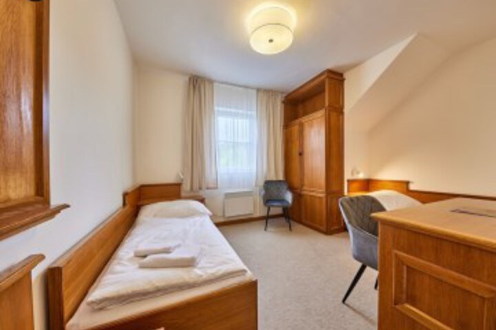 Room 12 of 74