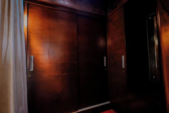 Room 25 of 94