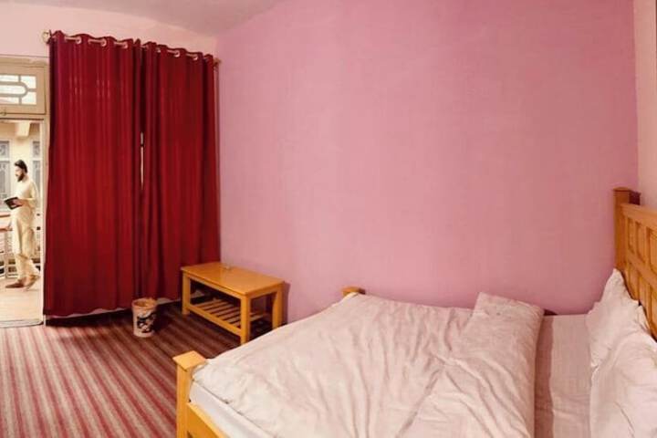 Room 11 of 25