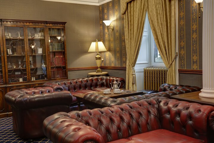 Lounge 46 of 57