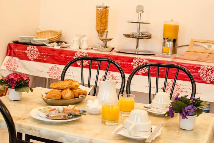 Breakfast/Coffee Service 29 of 40