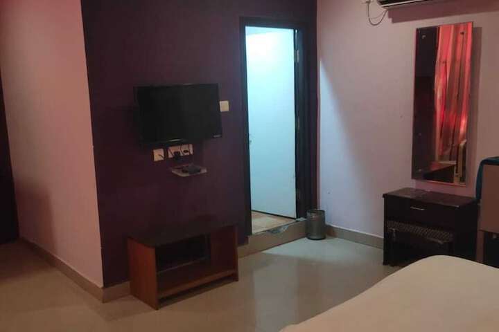 Room 22 of 34