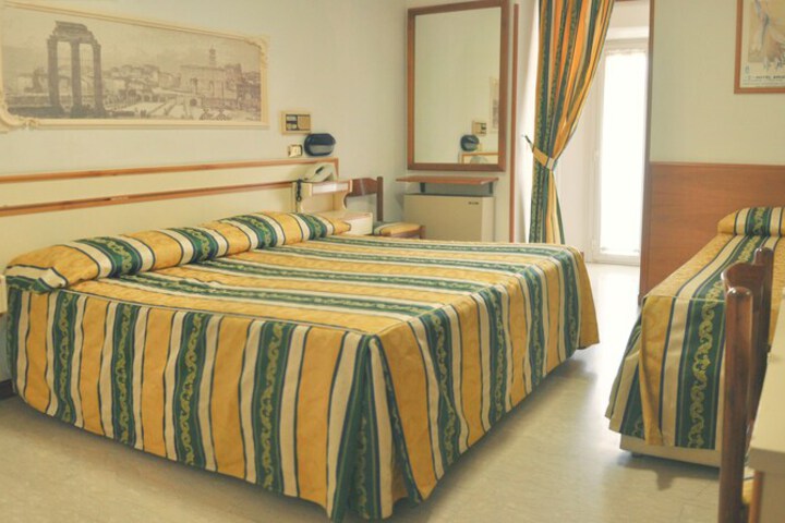 Room 9 of 20