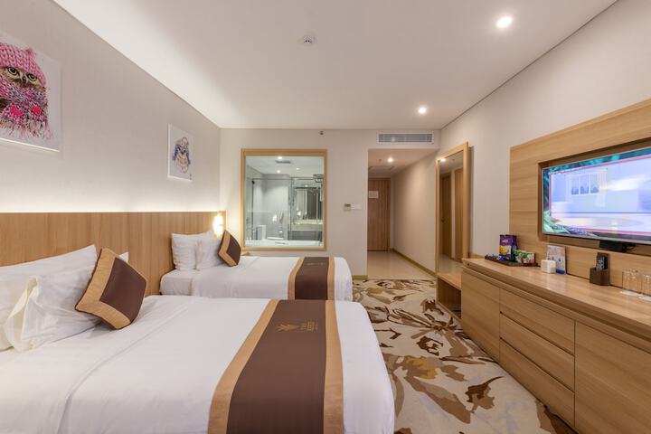 Room 33 of 122