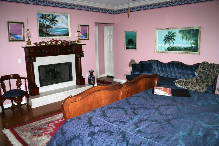 Room 8 of 84