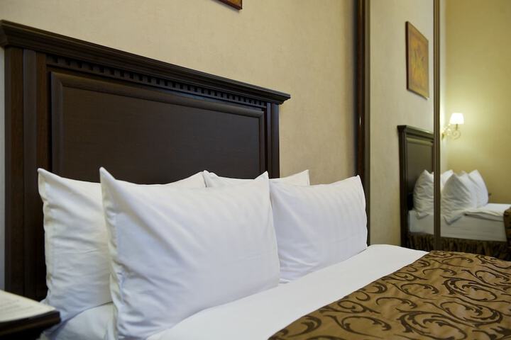Room 4 of 38