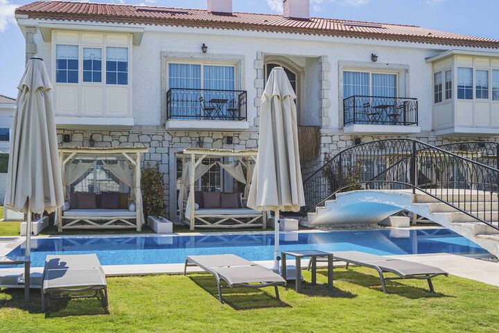Hotel Exterior 45 of 47