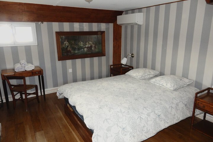 Room 2 of 122