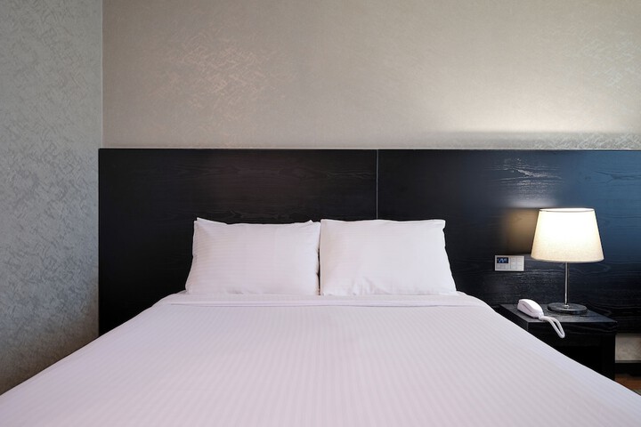 Room 7 of 48