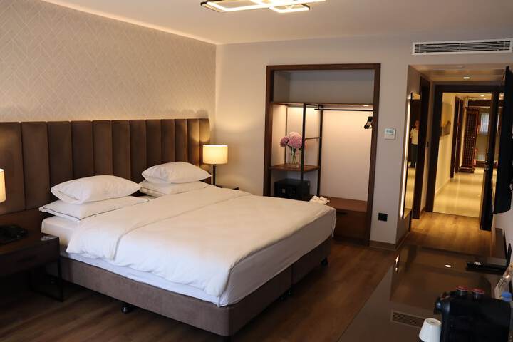 Room 11 of 31