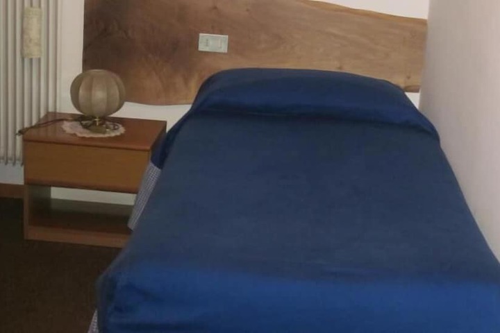 Room 8 of 31