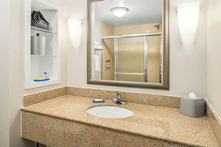 Room 35 of 62