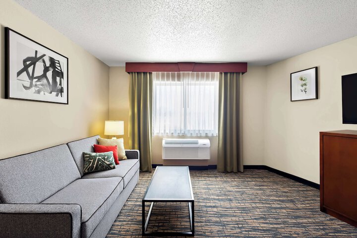 1 King Accessible Comm Assist Bathtub Microwave, Refrigerator Full Breakfast (29 of 33)
