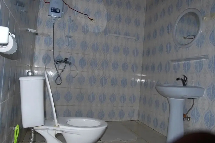 Room 6 of 15