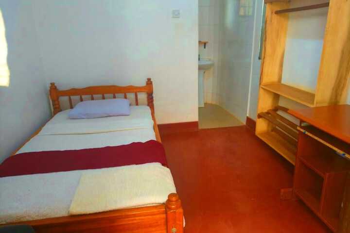 Room 5 of 33