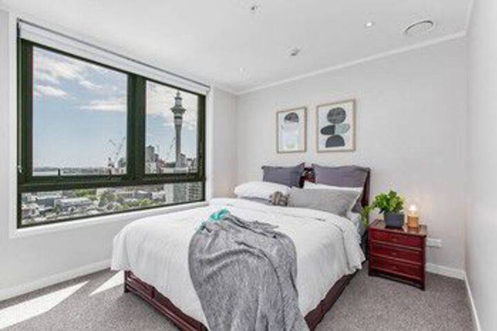 Room 9 of 18