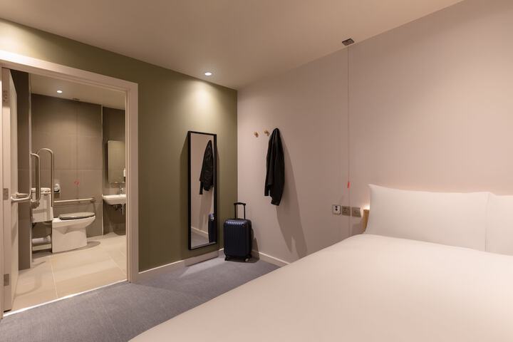 Room 21 of 31