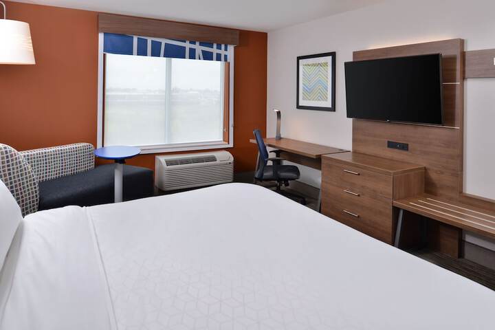 1 King Bed (8 of 22)