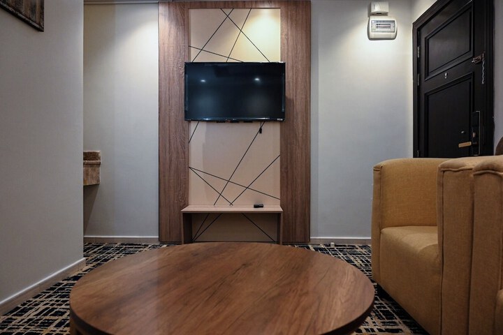 Room 6 of 37