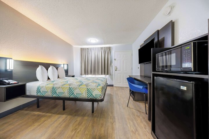 1 King Bed (1 of 3)