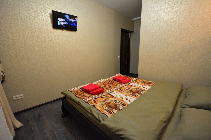 Room 8 of 33