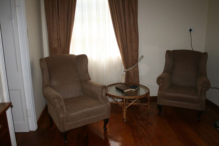 Room 102 of 198