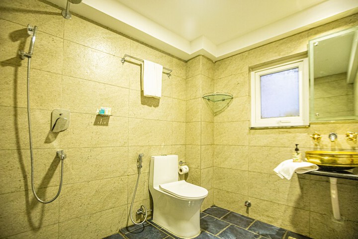 Room 21 of 39