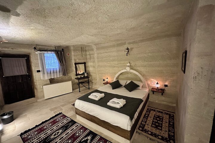 Room 3 of 83