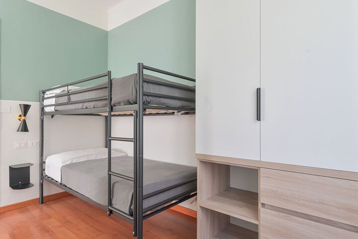 Room 95 of 241