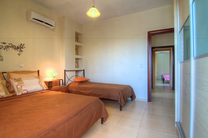 Room 7 of 74