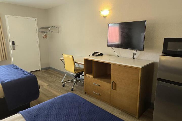 2 Queen Beds (1 of 2)