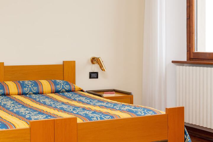 Room 42 of 72
