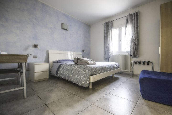Room 10 of 141