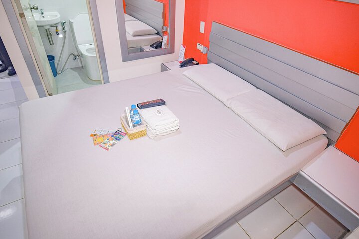 Room 25 of 77
