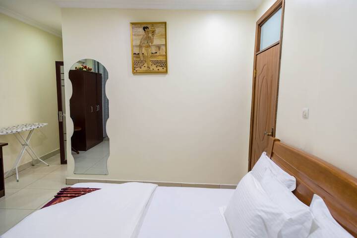 Room 49 of 128