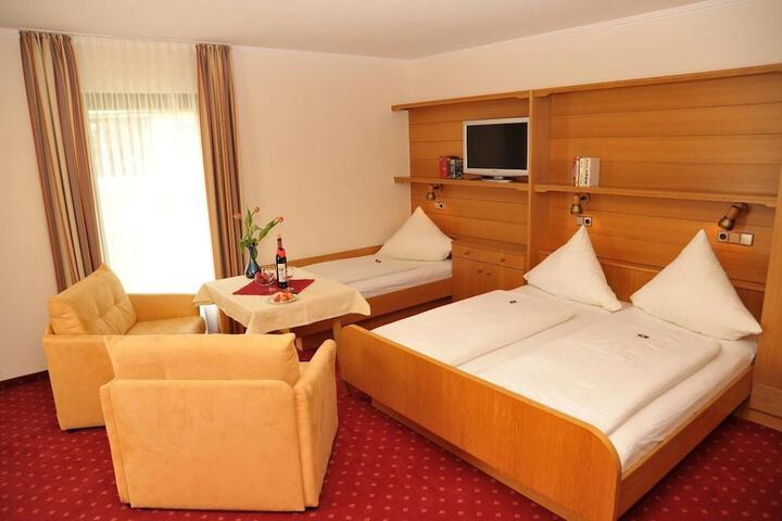 Room 8 of 40