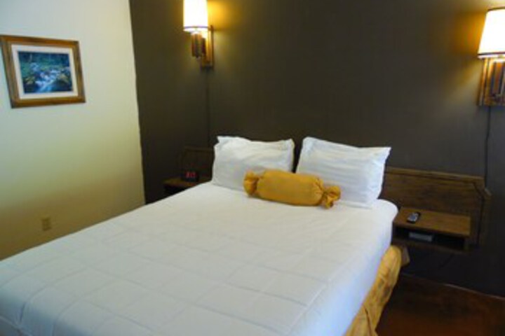 Room 8 of 28