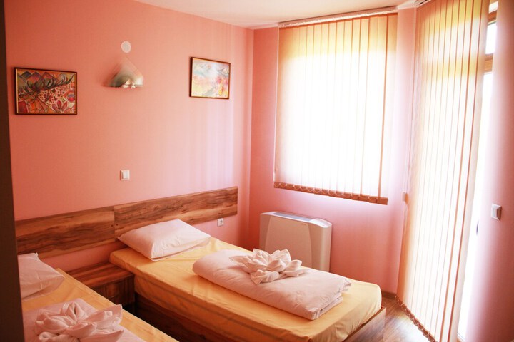 Room 13 of 18