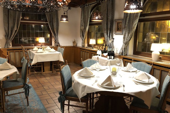 Dining 33 of 45