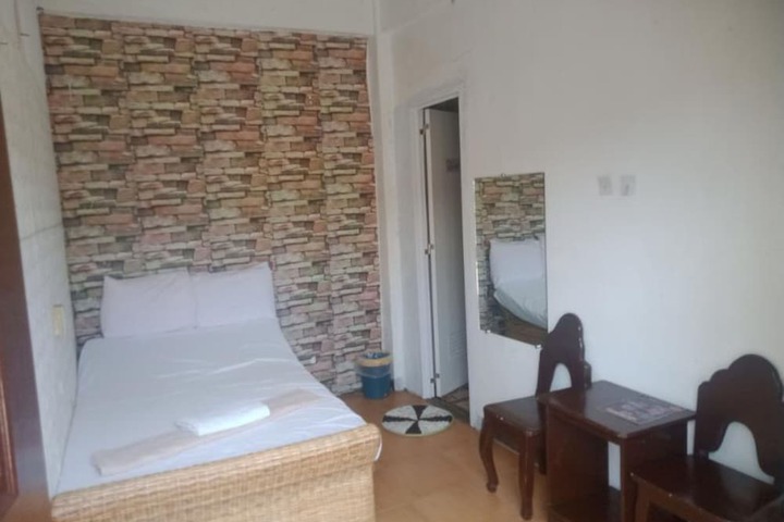 Room 9 of 24