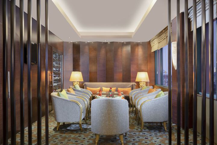 Lounge 48 of 55