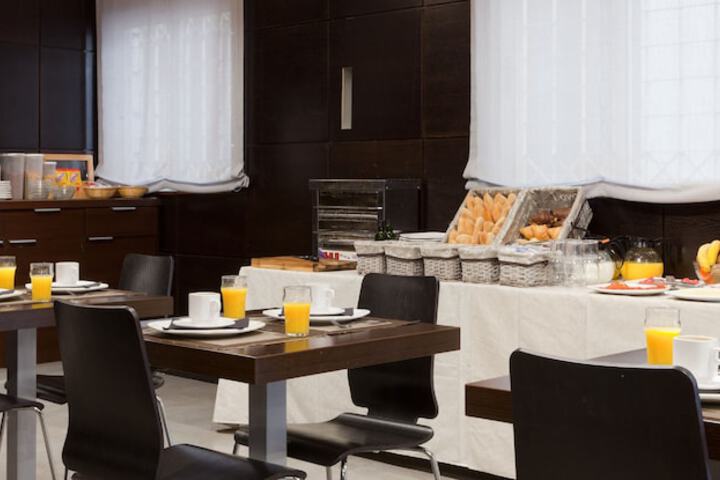 Breakfast area