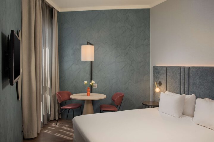 Room 6 of 45