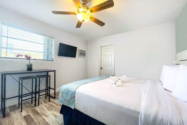 Studio Queen Size Bed (22 of 86)