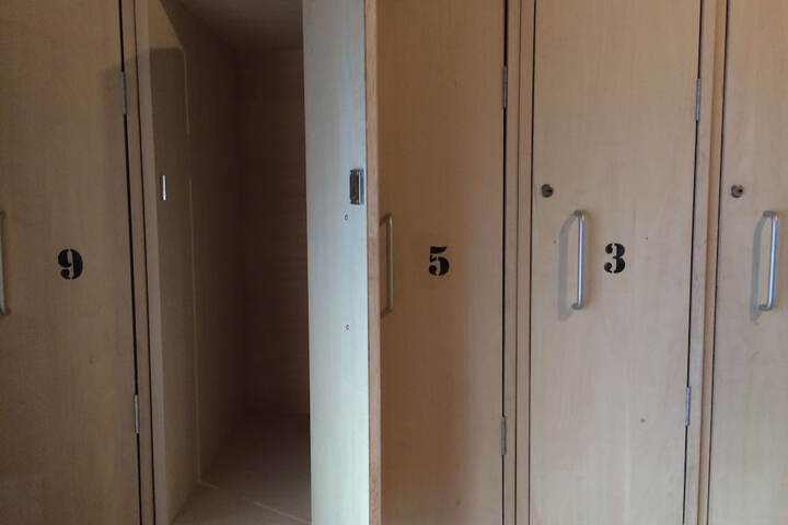 Room 13 of 34