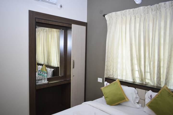 Room 32 of 68